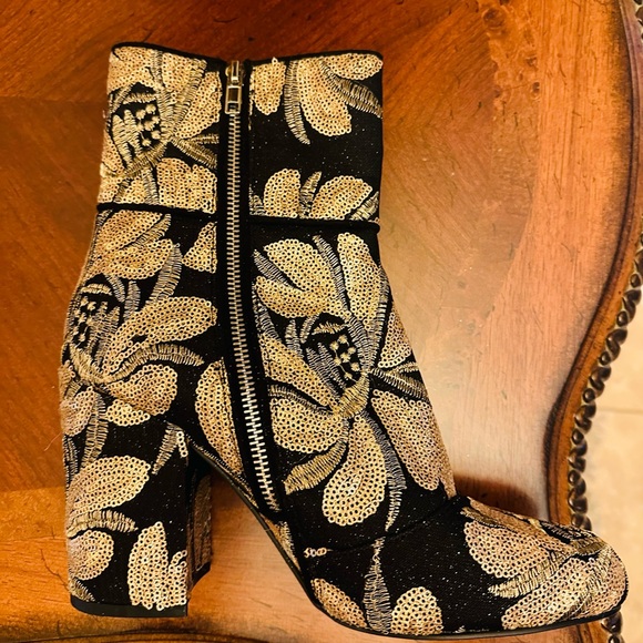 Gorgeous Steve Madden Goldie ankle boots Black fabric, gold embroidery & sequins - Picture 1 of 6